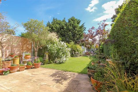 3 bedroom semi-detached house for sale, Fairleigh Drive, Leigh-on-Sea, Essex, SS9