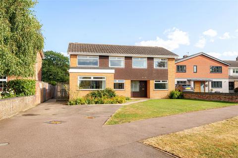 5 bedroom detached house for sale, Parkstone Close, Bedford