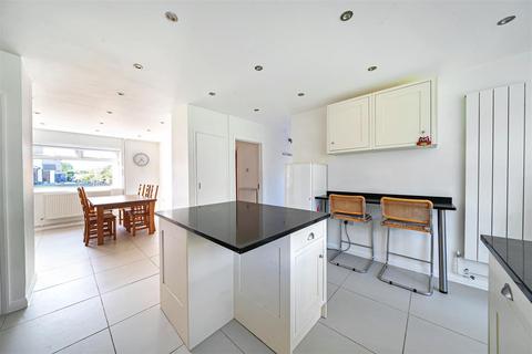 5 bedroom detached house for sale, Parkstone Close, Bedford