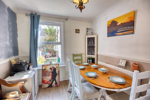 6 Ernwell Road, Folkestone, CT19 5NT
