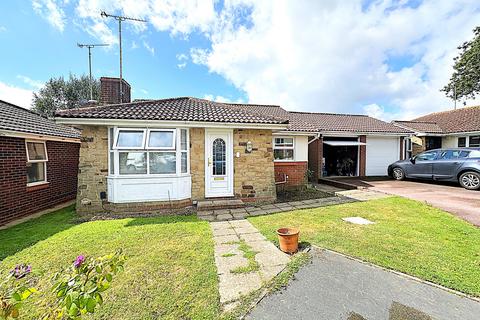 2 bedroom detached bungalow to rent, St Francis Chase, Bexhill-on-Sea, TN39