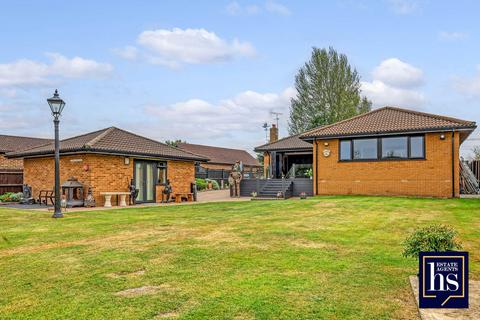 4 bedroom detached bungalow for sale, Days Lane, Brentwood CM15