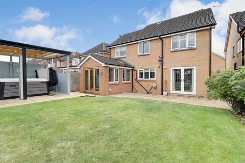 5 bedroom detached house for sale, Medlar Drive, Welton, Brough