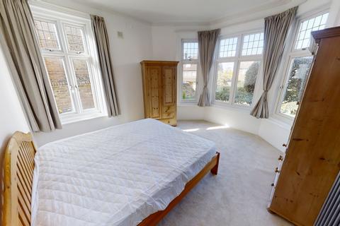 1 bedroom apartment for sale, Epsom Road, Holy Trinity, GU1