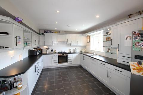 4 bedroom terraced house for sale, North Farm Court, Throckley, Newcastle Upon Tyne