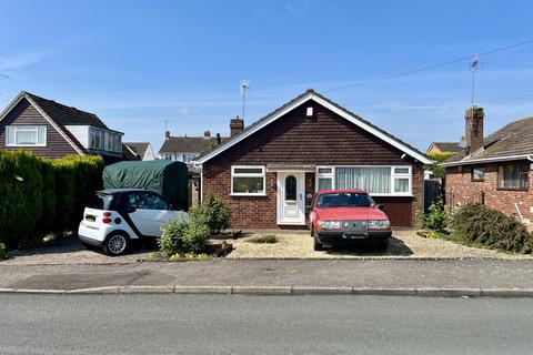 2 bedroom detached bungalow for sale, Rosefield Crescent, Tewkesbury GL20