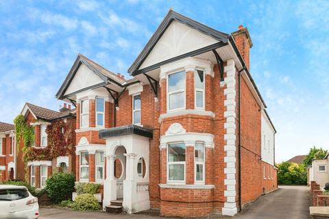 2 bedroom flat for sale, Portsmouth Road, Southampton SO19