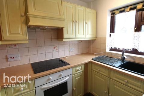 2 bedroom terraced house to rent, Joyners Close Dagenham