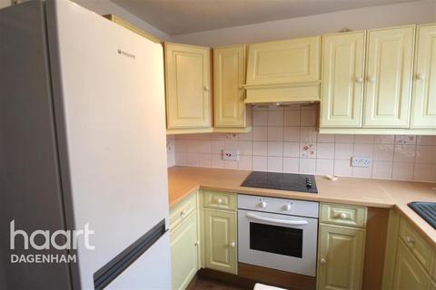 2 bedroom terraced house to rent, Joyners Close Dagenham