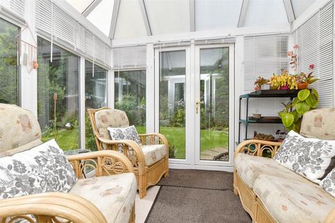 99 Ashurst Road, Tadworth, KT20 5EY