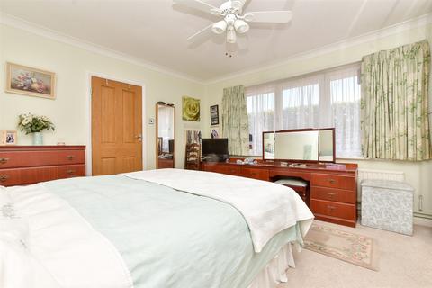 99 Ashurst Road, Tadworth, KT20 5EY