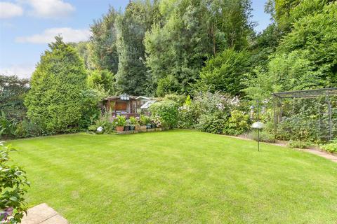 99 Ashurst Road, Tadworth, KT20 5EY