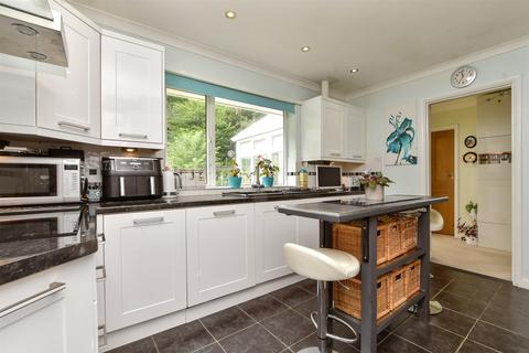 99 Ashurst Road, Tadworth, KT20 5EY