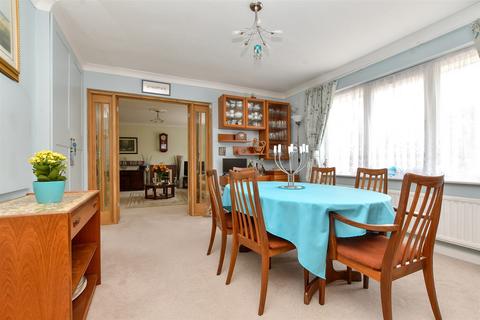 99 Ashurst Road, Tadworth, KT20 5EY