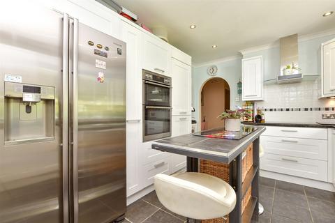 99 Ashurst Road, Tadworth, KT20 5EY