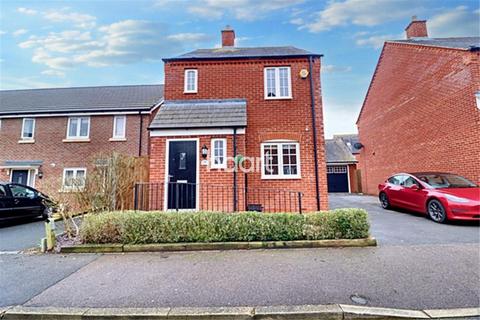 3 bedroom detached house to rent, Auralia Close