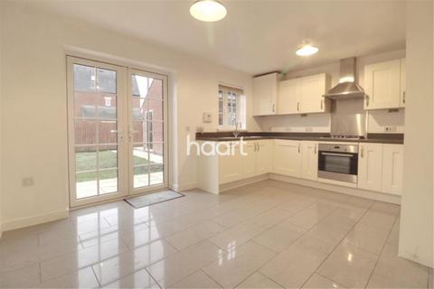 3 bedroom detached house to rent, Auralia Close