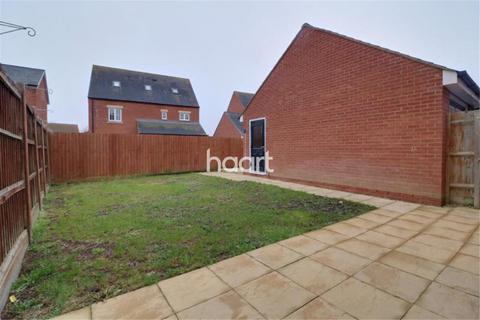 3 bedroom detached house to rent, Auralia Close