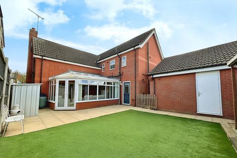 4 bedroom detached house for sale, Salisbury Close, Morton