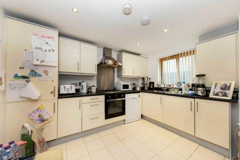 2 bedroom flat for sale, Great North Way, Hendon, NW4