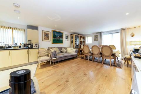 2 bedroom flat for sale, Great North Way, Hendon, NW4