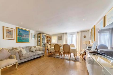 2 bedroom flat for sale, Great North Way, Hendon, NW4