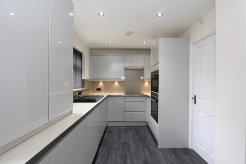 3 bedroom semi-detached house to rent, Basegreen Crescent, Sheffield