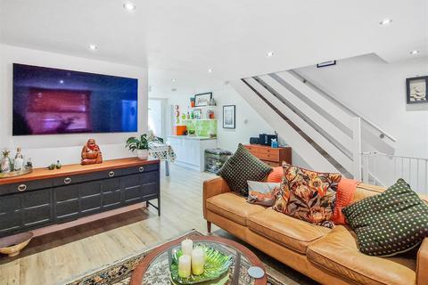 22 Highfield Green, Epping, CM16 5HD