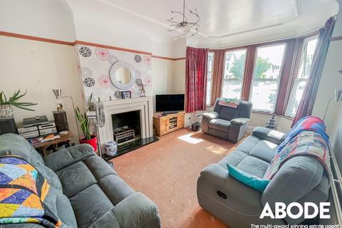 4 bedroom semi-detached house for sale, Shaftesbury Avenue, Southend-On-Sea SS1