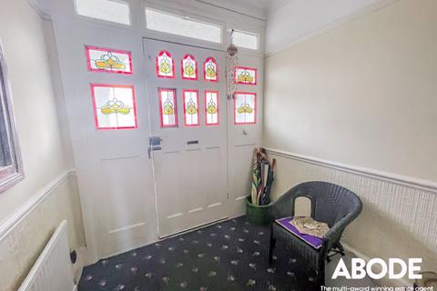 4 bedroom semi-detached house for sale, Shaftesbury Avenue, Southend-On-Sea SS1