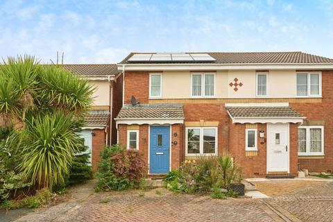 3 bedroom property to rent, Rosetta Drive, East Cowes