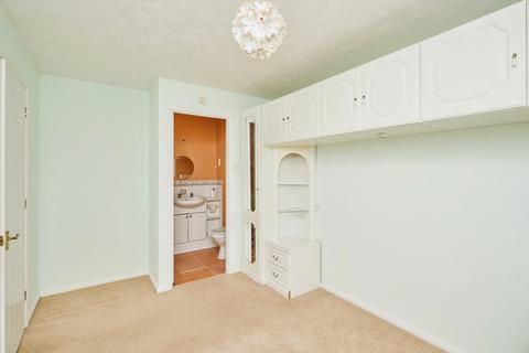 3 bedroom property to rent, Rosetta Drive, East Cowes