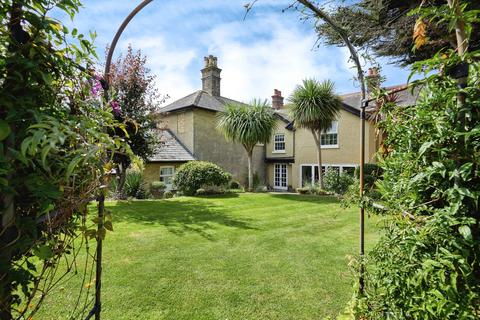 4 bedroom semi-detached house to rent, Nettlestone Green