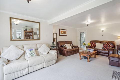 20 Penn Meadow, Stoke Poges, Slough, SL2 4EB