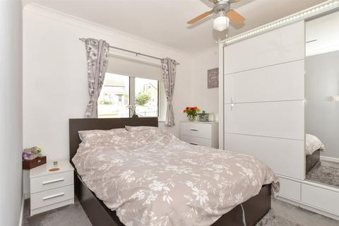 2 bedroom flat for sale, Churchill Avenue, Chatham, Kent