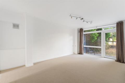 2 bedroom apartment to rent, Woodford Road, South Woodford