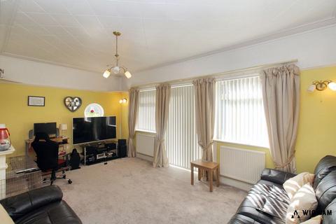 3 bedroom detached bungalow for sale, Legarde Avenue, Anlaby Road, HU4