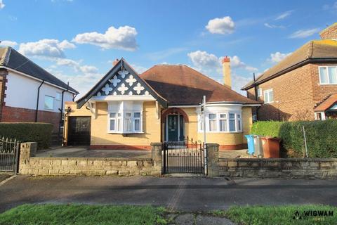 3 bedroom detached bungalow for sale, Legarde Avenue, Anlaby Road, HU4