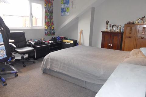 4 bedroom semi-detached house for sale, Dingle Avenue, Oldham OL2