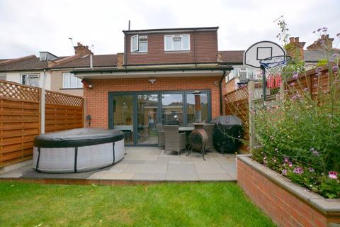 4 bedroom terraced house for sale, Princes Avenue, Watford