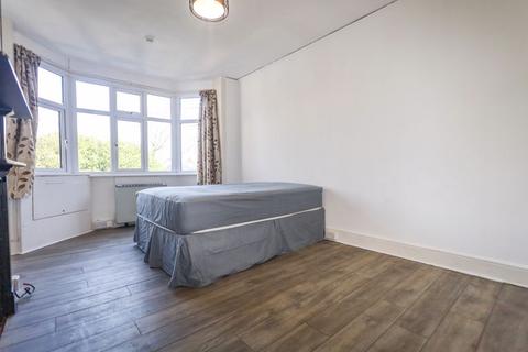 2 bedroom apartment to rent, Bryanstone Road, Bournemouth BH3