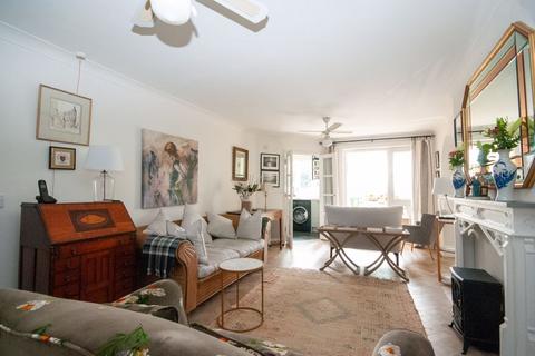 2 bedroom apartment for sale, Hamlet Court Road, Westcliff-On-Sea