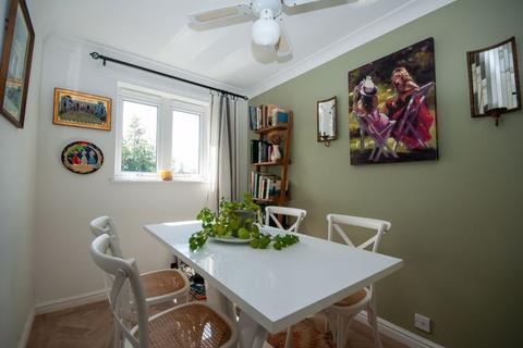 2 bedroom apartment for sale, Hamlet Court Road, Westcliff-On-Sea