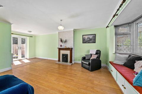 45 Buckingham Road, Richmond, TW10 7EH