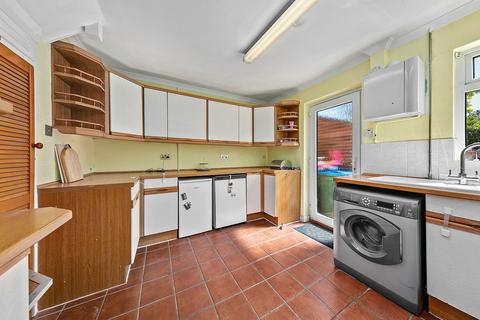 45 Buckingham Road, Richmond, TW10 7EH