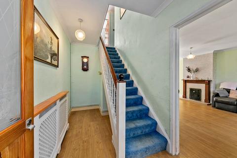 45 Buckingham Road, Richmond, TW10 7EH
