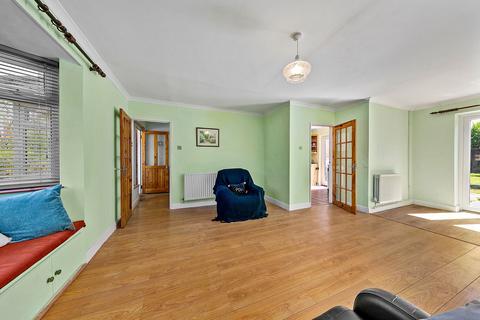 45 Buckingham Road, Richmond, TW10 7EH
