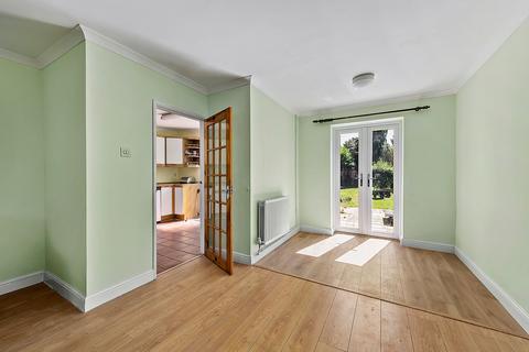 45 Buckingham Road, Richmond, TW10 7EH