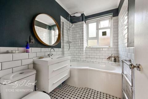 Flat 19, Sheridan House Hawksley Road, London, N16 0TB
