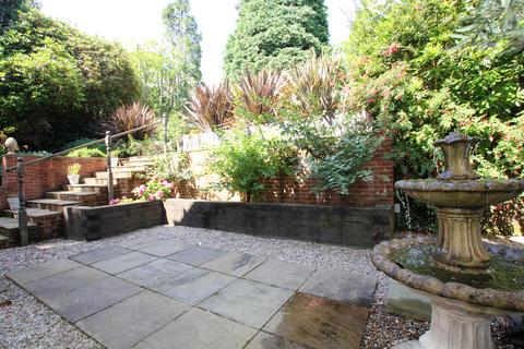 Heron Cottage Hazel Grove, Hindhead, GU26 6BJ